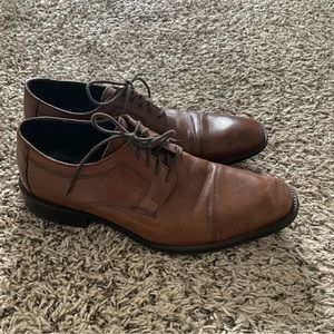 Brown leather cap toe lace up Oxford shoes
